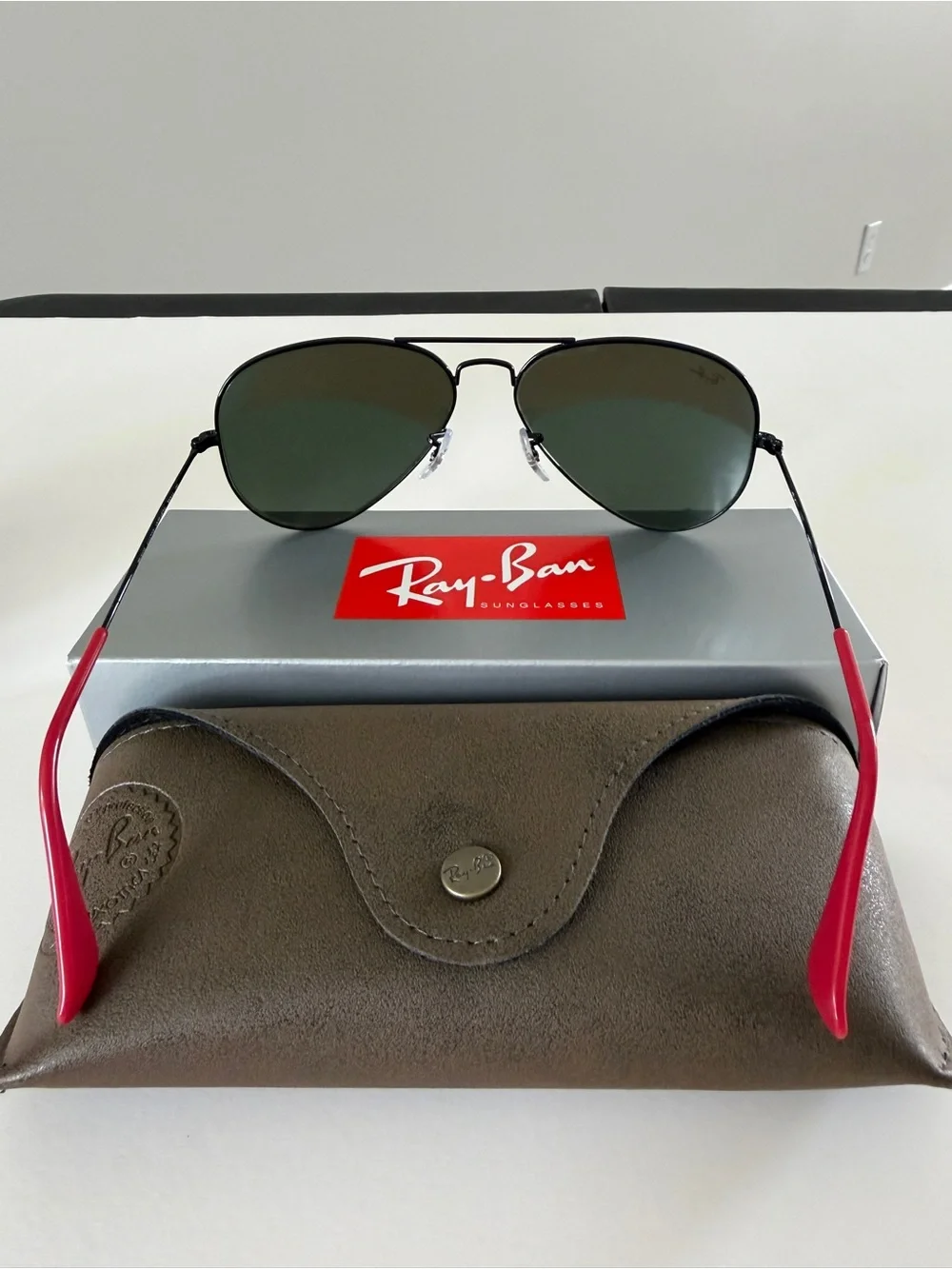 Ray-Ban Aviator Sunglasses in Black Frame with Red Temples Lens Size 58-14